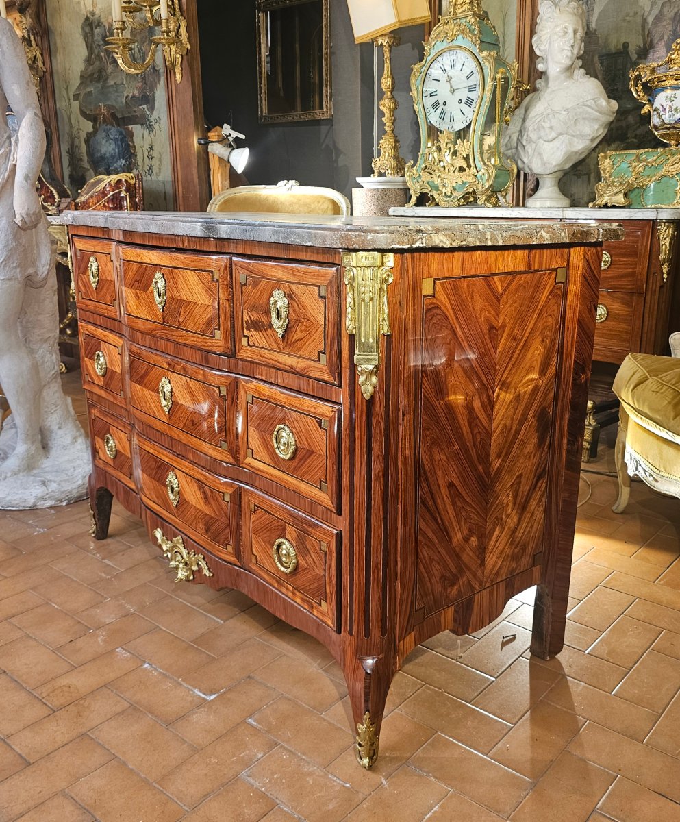 Transitional-era Chest Of Drawers With Projecting Top-photo-2