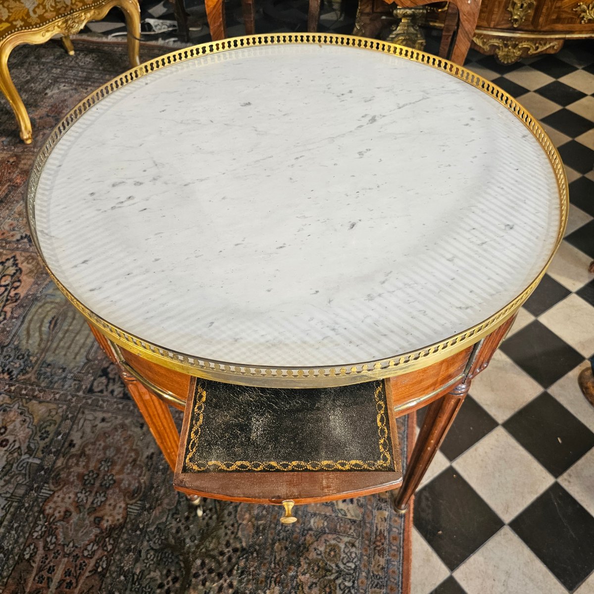 Louis XVI-era Mahogany Hot Water Bottle Table-photo-4