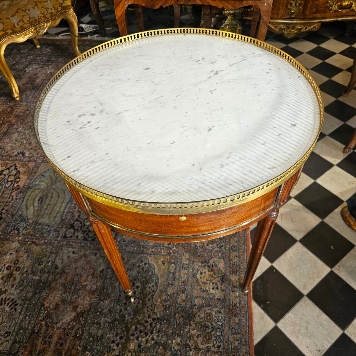 Louis XVI-era Mahogany Hot Water Bottle Table-photo-1