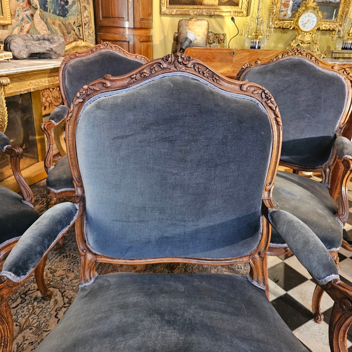 Suite de Quatre Fauteuils à Dossiers Plats Epoque Louis XV-photo-3