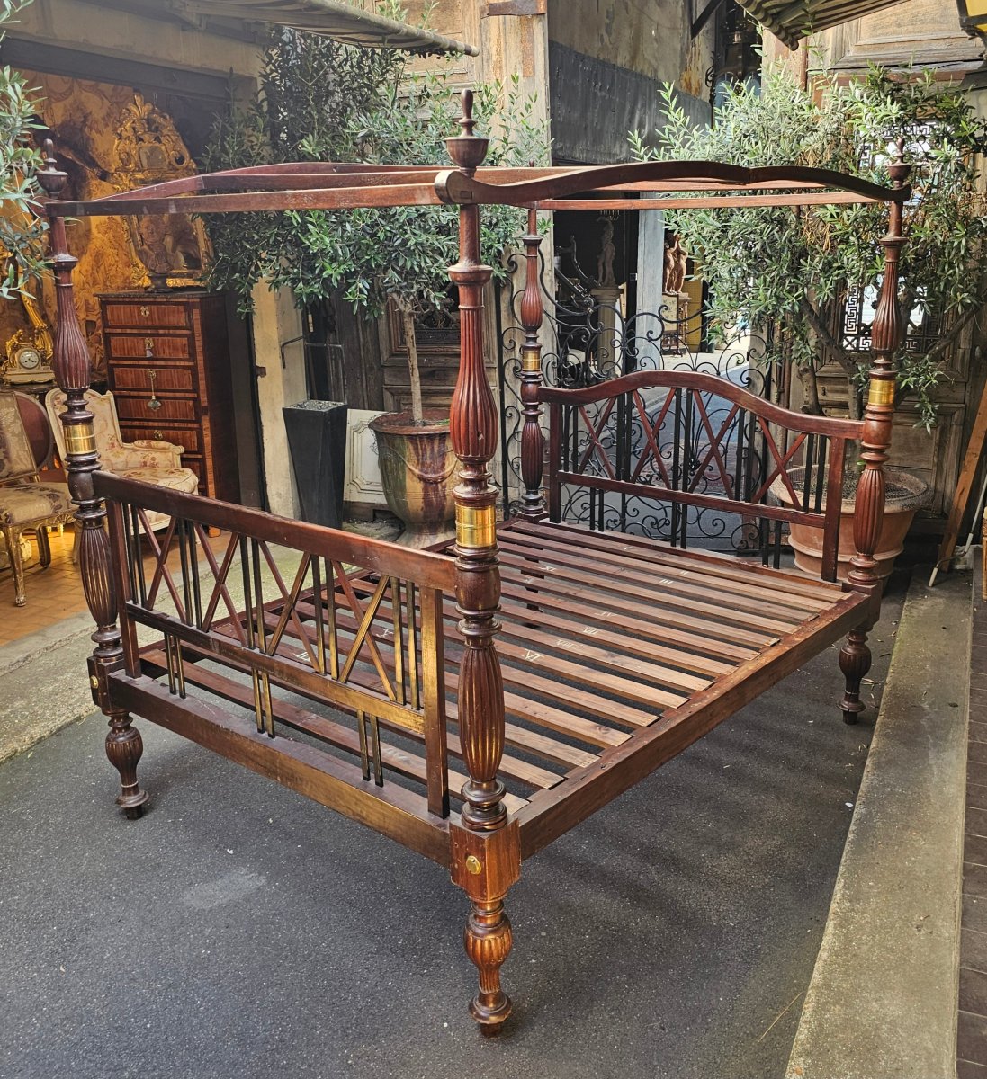 19th-century Canopy Bed-photo-2