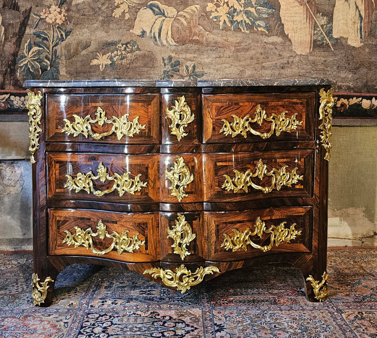 Commode de Forme Arbalète Epoque Régence