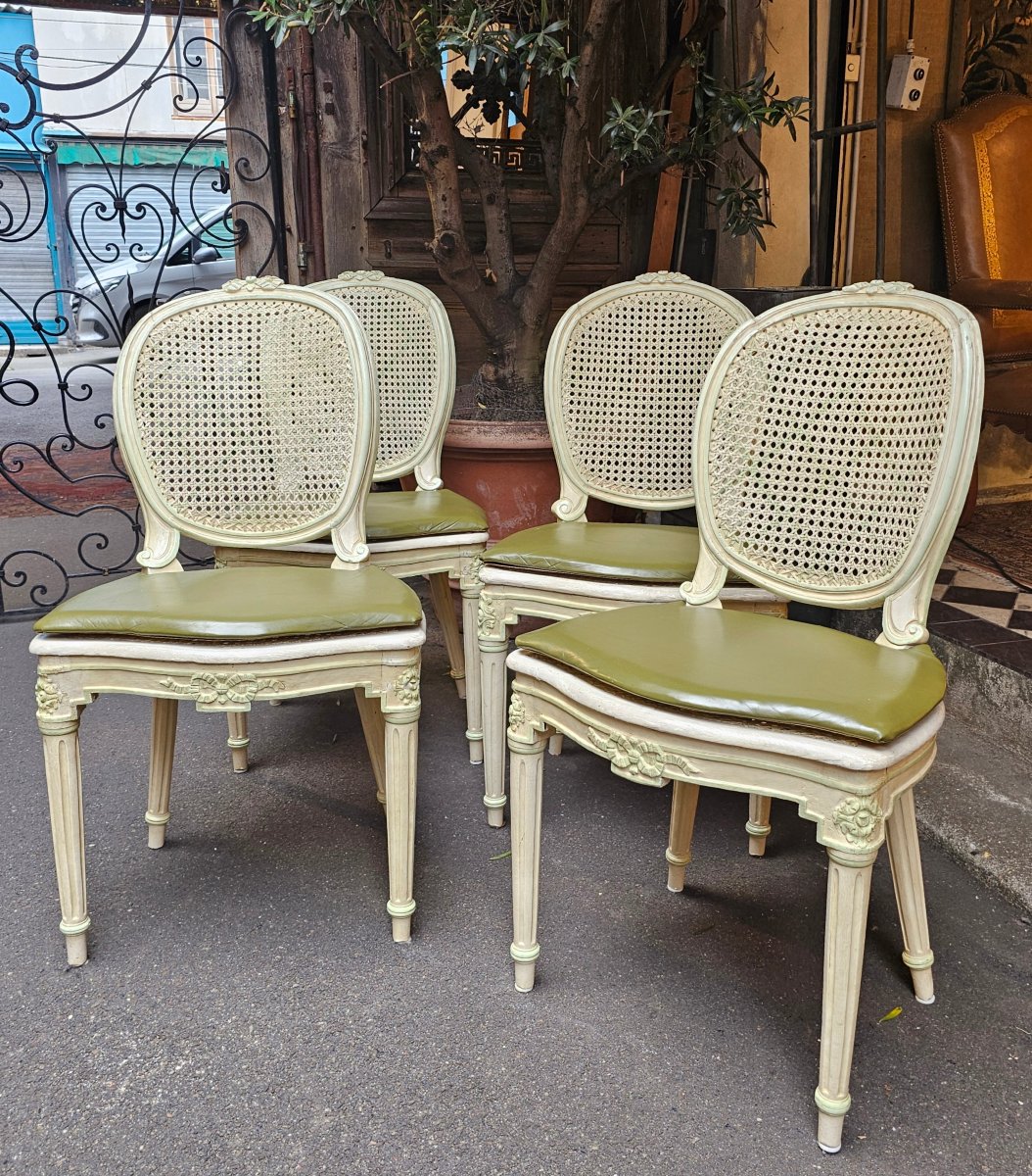 Suite de Quatre Chaises Epoque Louis XVI