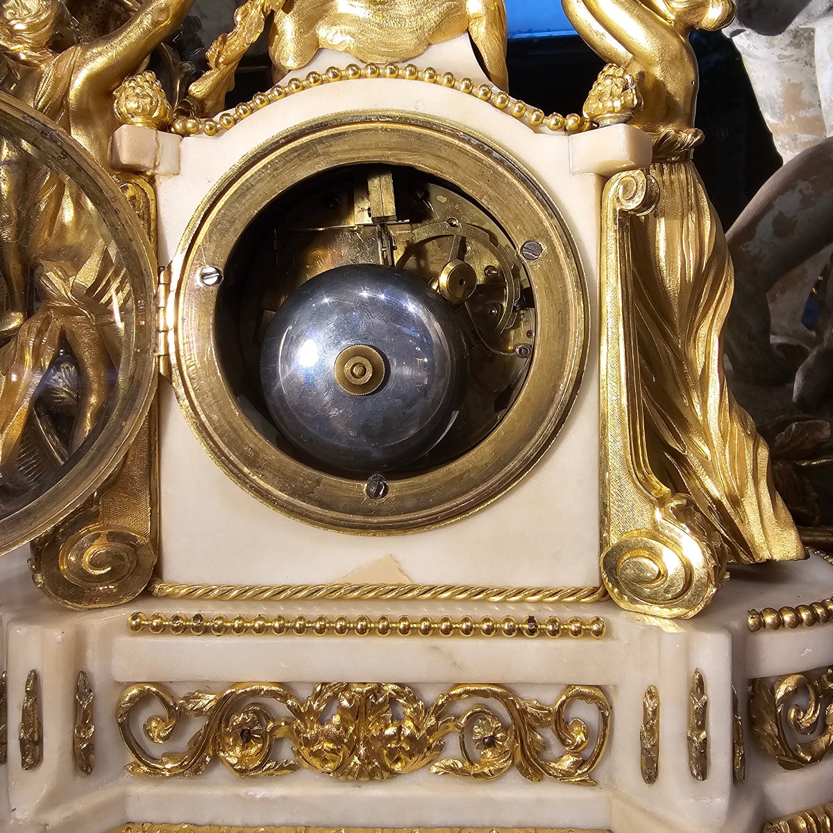 Pendule en Bronze Doré Epoque Louis XVI-photo-1