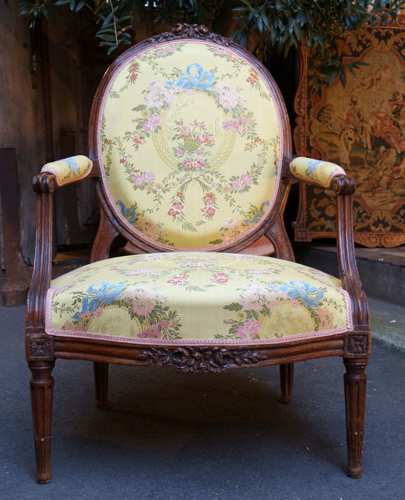 Fauteuil à Dossier à La Reine Epoque Louis XVI