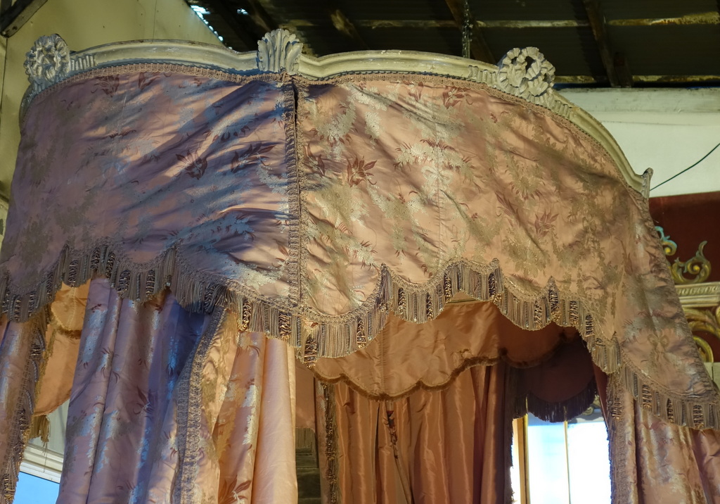 Bed At The Polish Louis XVI-photo-1