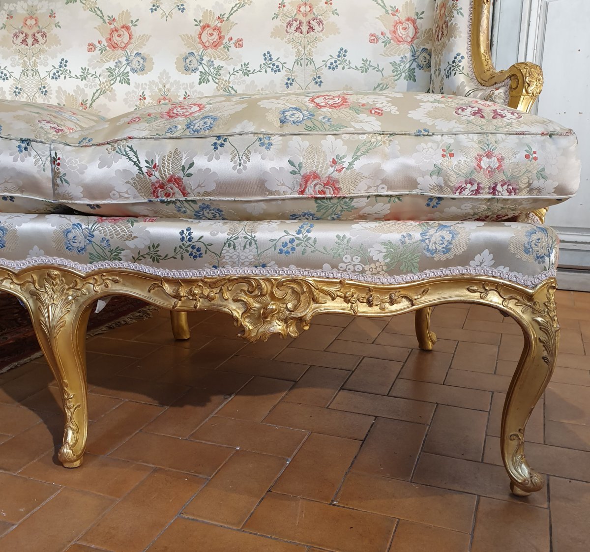 Louis XV Golden Wood Cheeks Sofa-photo-2