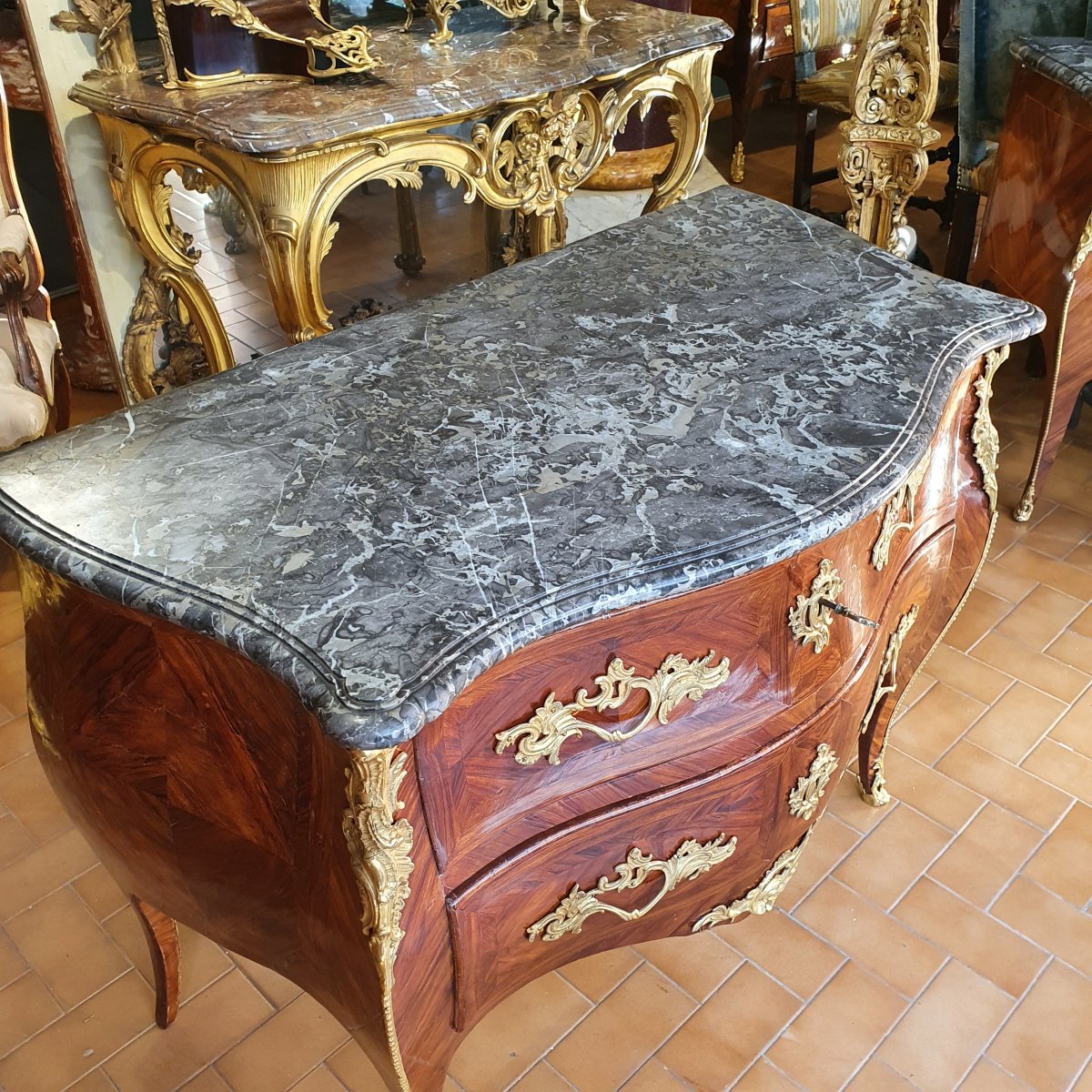 Commode De Forme Sauteuse Epoque Louis XV-photo-3