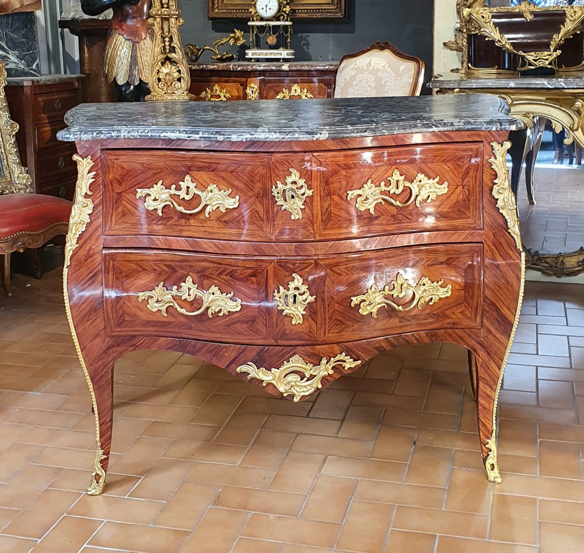 Commode De Forme Sauteuse Epoque Louis XV