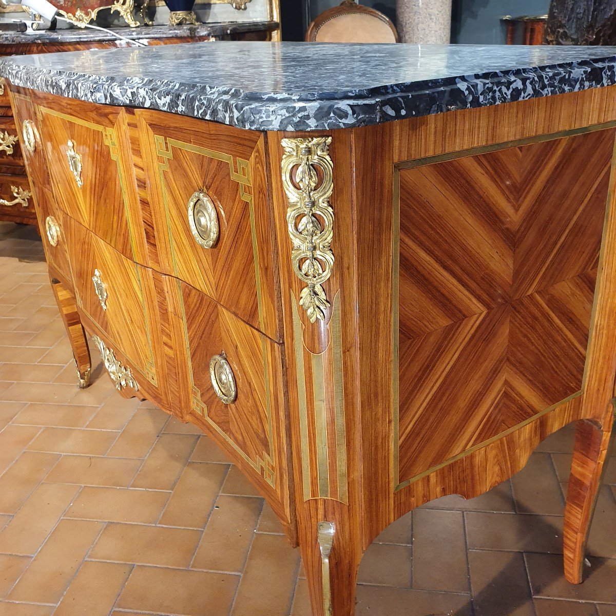 Commode dite " Sauteuse " Epoque Transition-photo-3