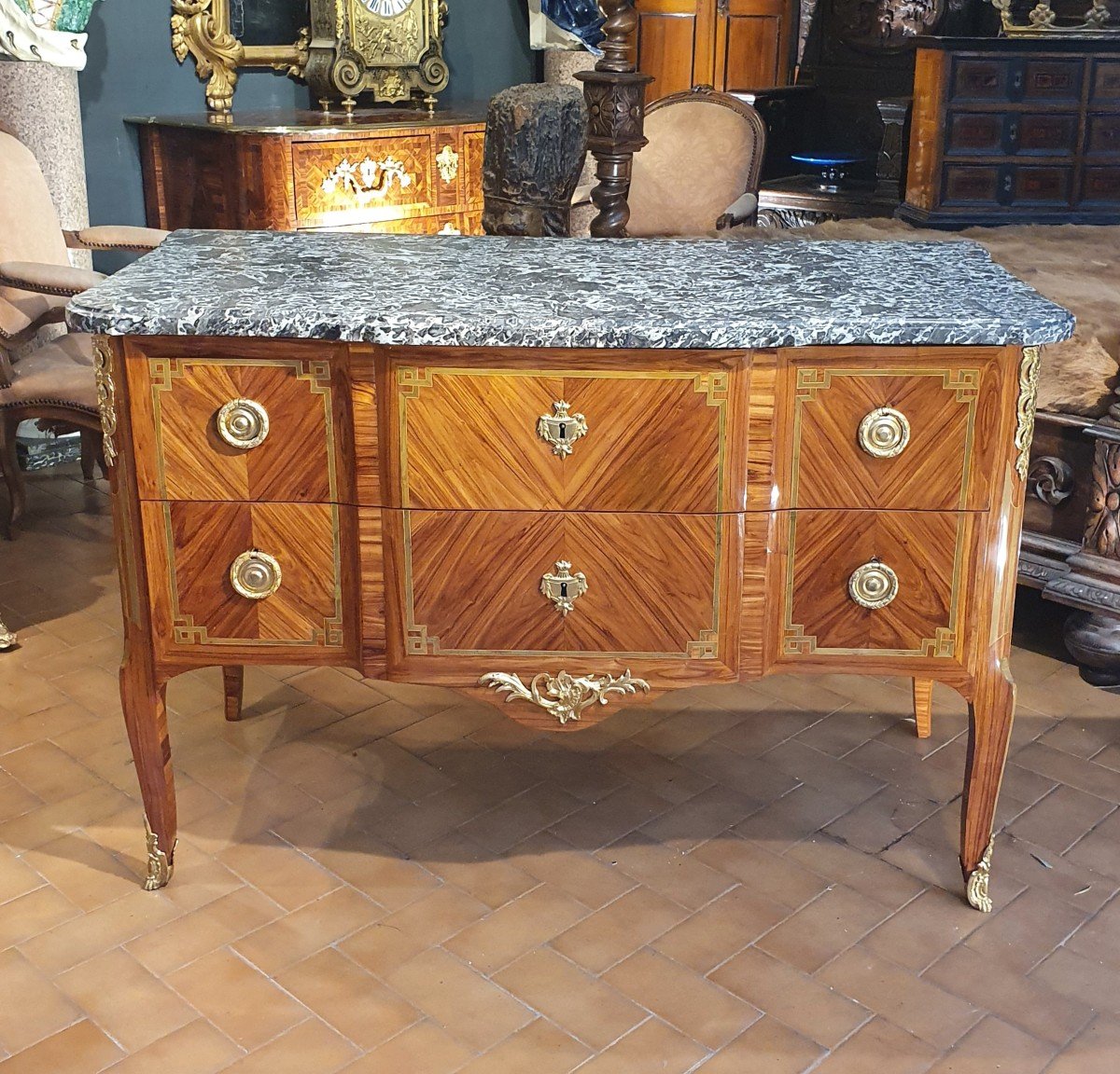 Commode dite " Sauteuse " Epoque Transition-photo-1