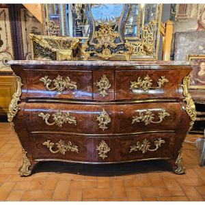 Importante Commode De Forme Tombeau Epoque Louis XV