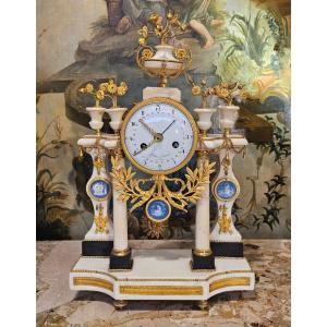 Pendule de Forme Portique Epoque Louis XVI