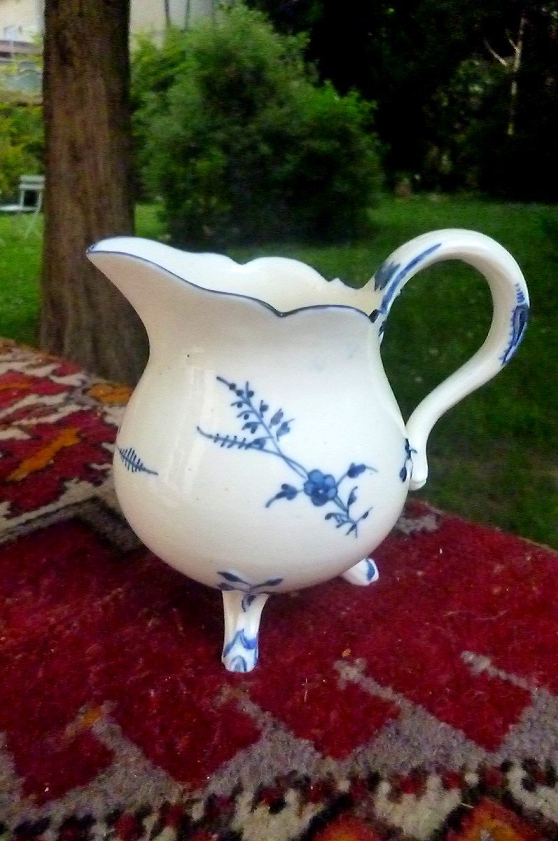 Pot A Lait Porcelaine Tende De Chantilly époque XVIII E 