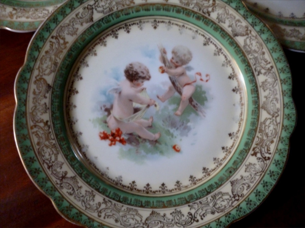  Assiettes  Angelots  Porcelaine de  Vienne  époque  XIX e-photo-2