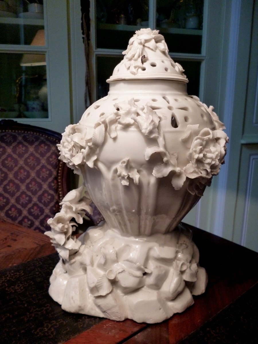 Grand  Pot  Pourri  en St  Cloud  époque  1730 /  1740