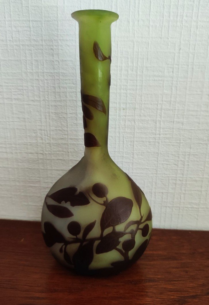 Emile Gallé , vase soliflore vers 1900, décor à l'acide. Nancy, Daum, Lalique, Muller, Schverer