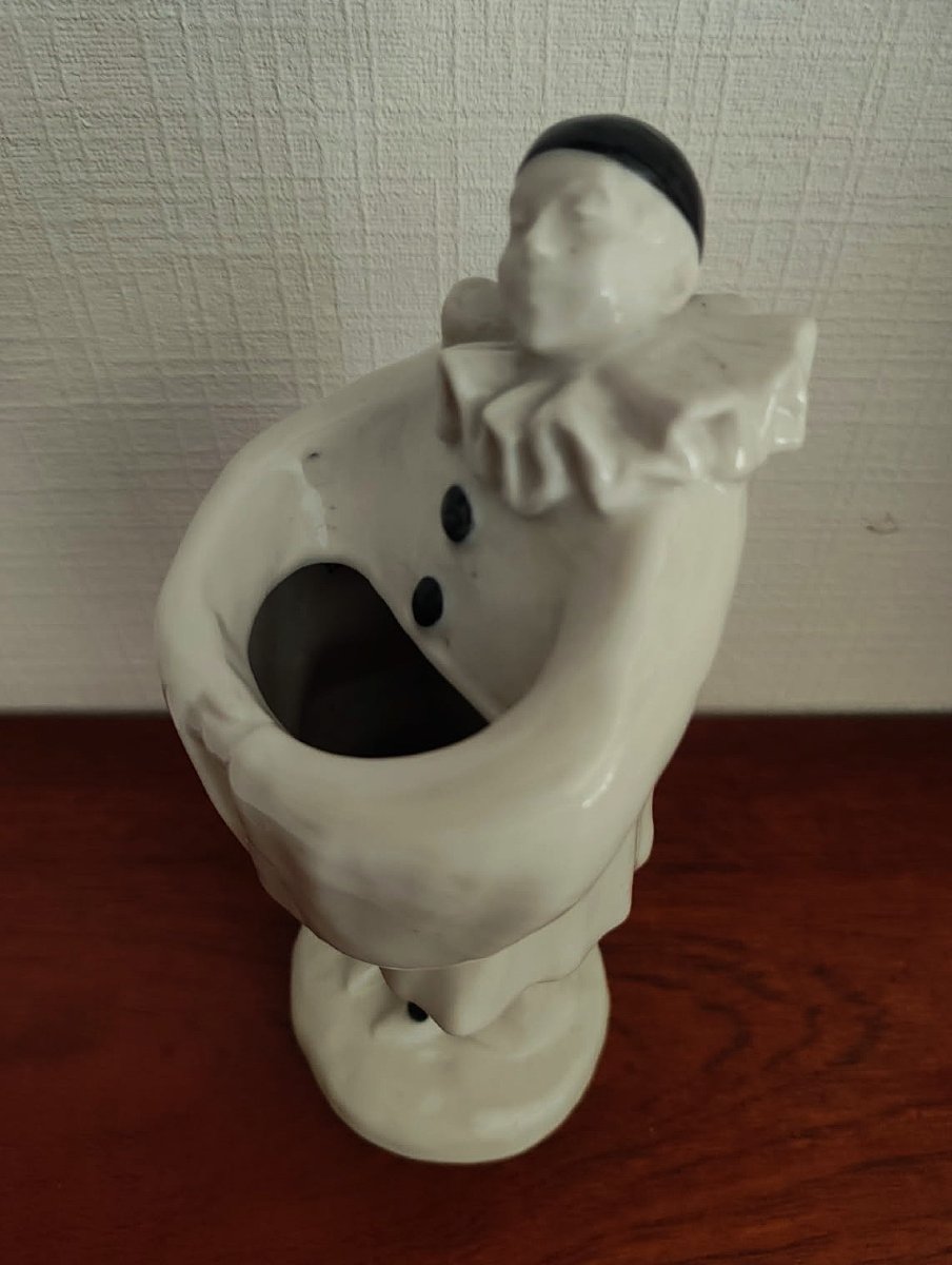 Edouard Marcel Sandoz (1881–1971), Pierrot Carrying A Bouquet, Porcelaine De Paris. Limoges, Haviland-photo-3
