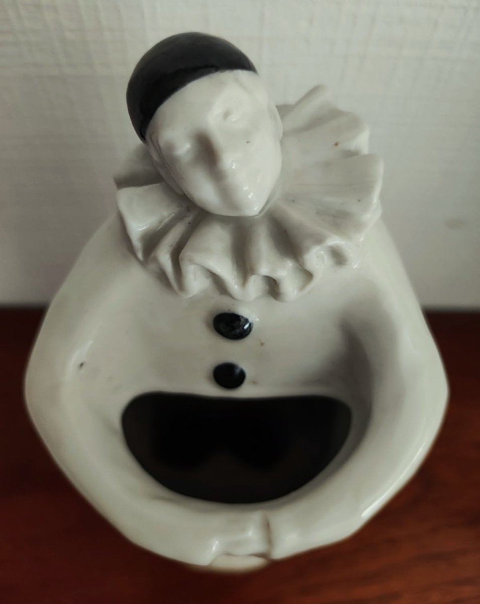 Edouard Marcel Sandoz (1881–1971), Pierrot Carrying A Bouquet, Porcelaine De Paris. Limoges, Haviland-photo-3