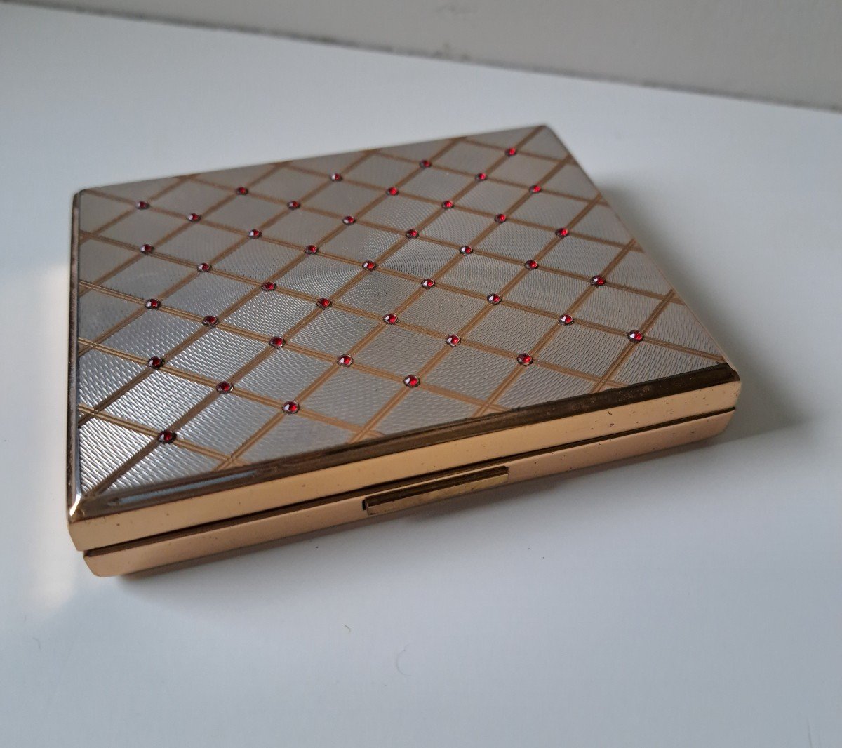 Minaudière In Gold Metal And Red Stones