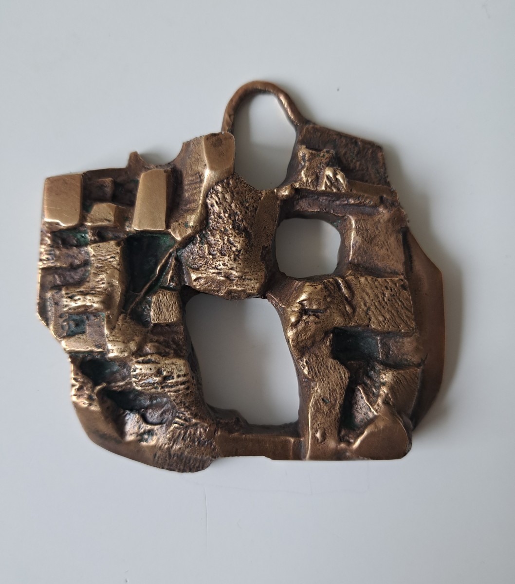 sculpture pendentif en bronze de l'artiste Bulgare Nicolas Manev