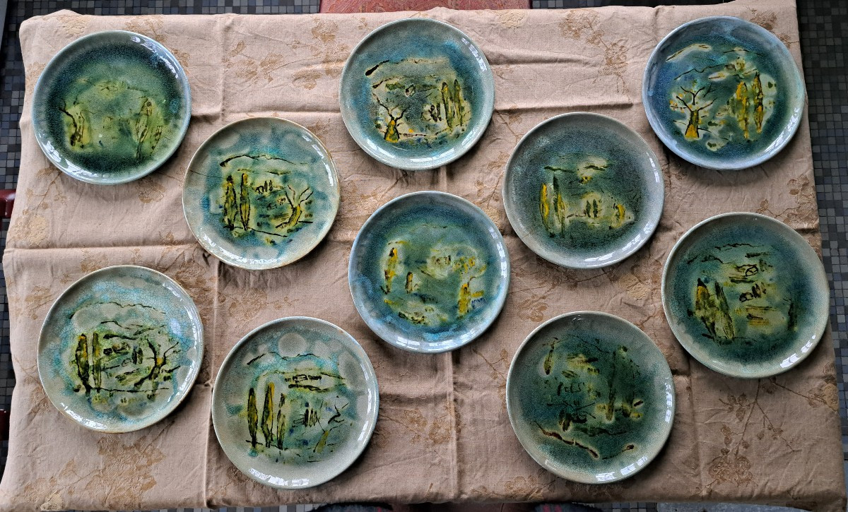 10 assiettes plates signées Wertel