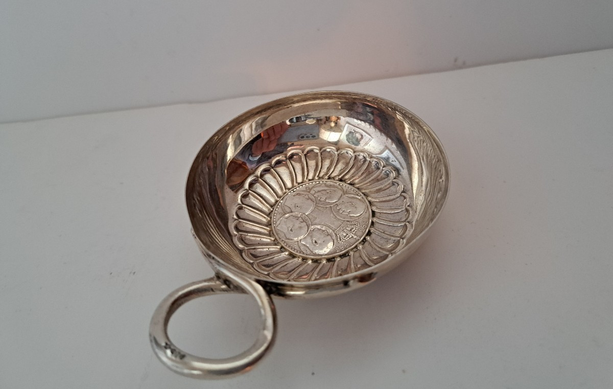 taste vin en argent massif à décor des souverains grecs