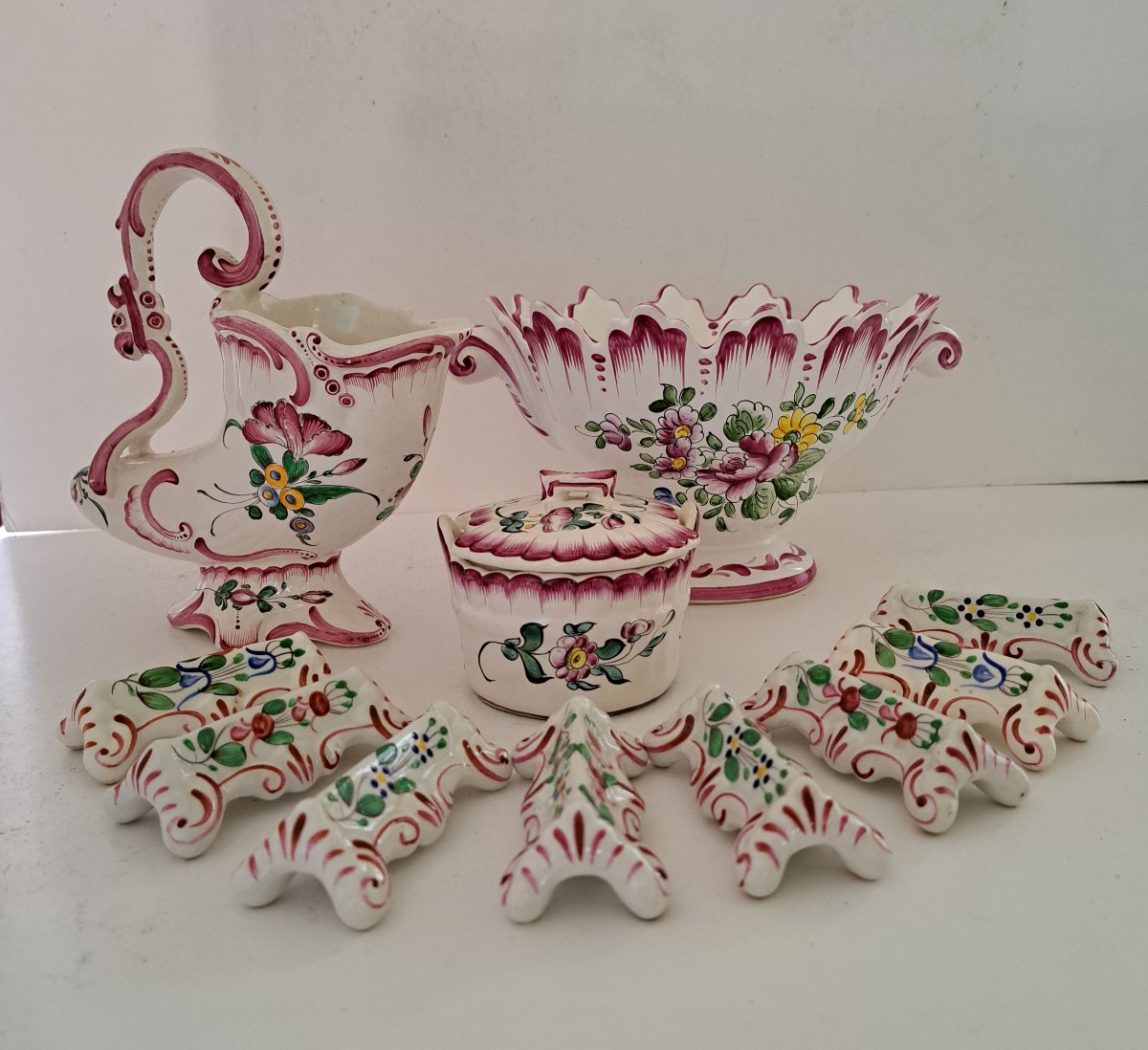 lot d'objets en porcelaine de Stasbourg et Luneville 