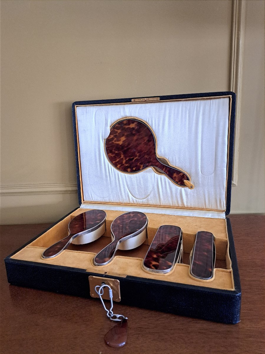 Travel Set Brushes And Mirror In A Year 50 Box