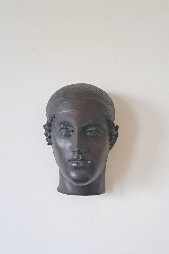 tête en plâtre de l'Aurige de Delphes moulage du Louvre