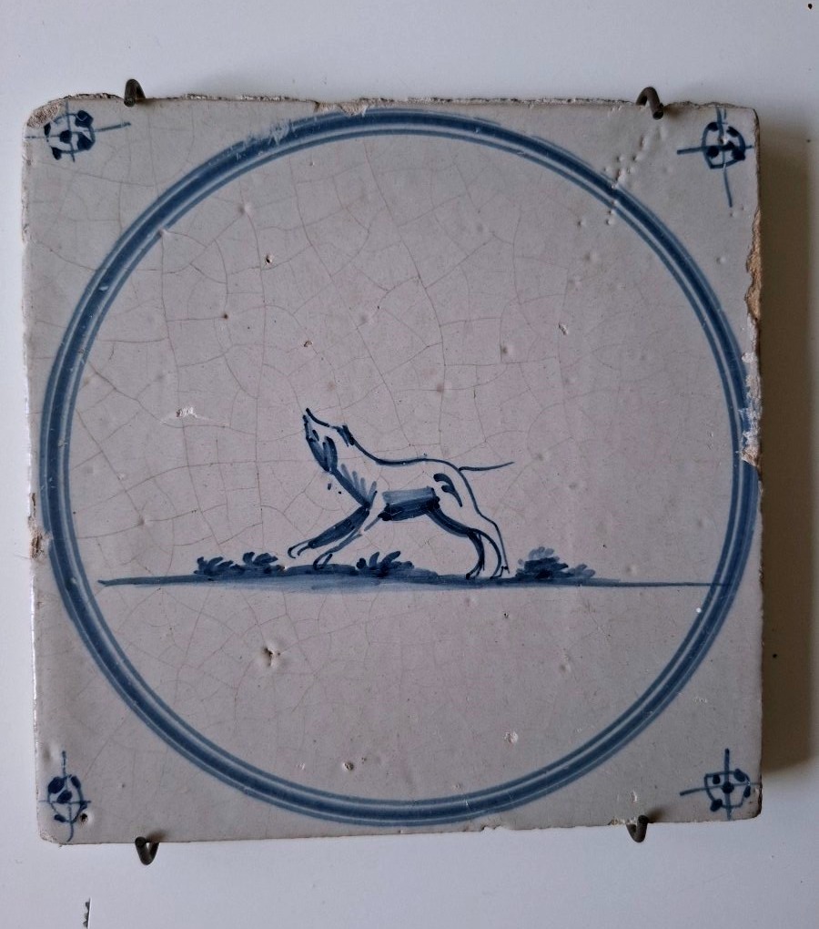 Set Of Two 18th-century Delf Tiles With A Dog Motif -photo-2
