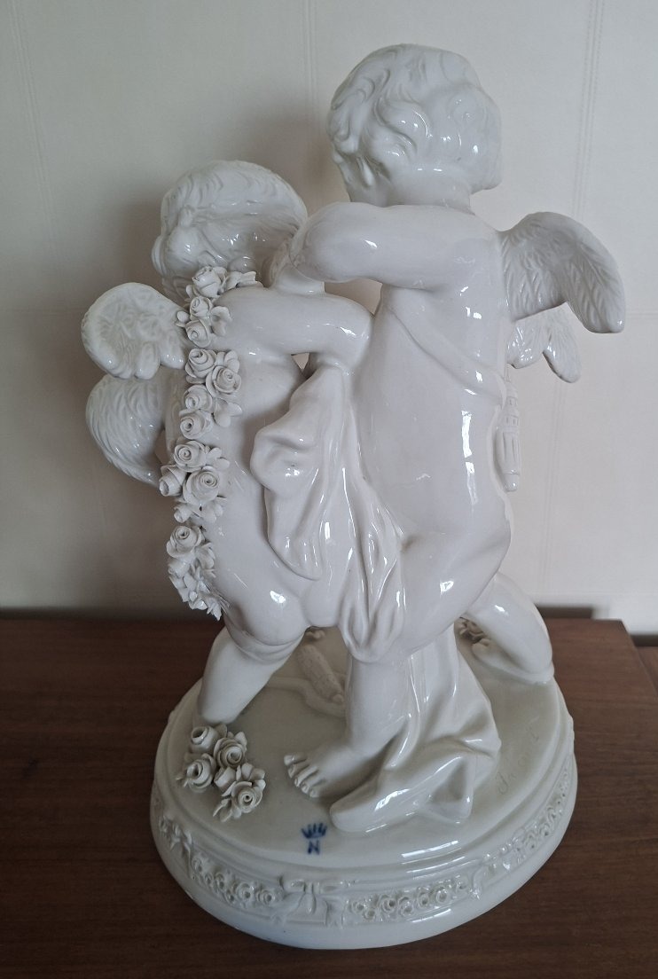 groupe d'angelots en porcelaine de Capodimonte d'après Falconnet-photo-3