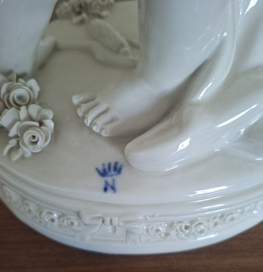 groupe d'angelots en porcelaine de Capodimonte d'après Falconnet-photo-4