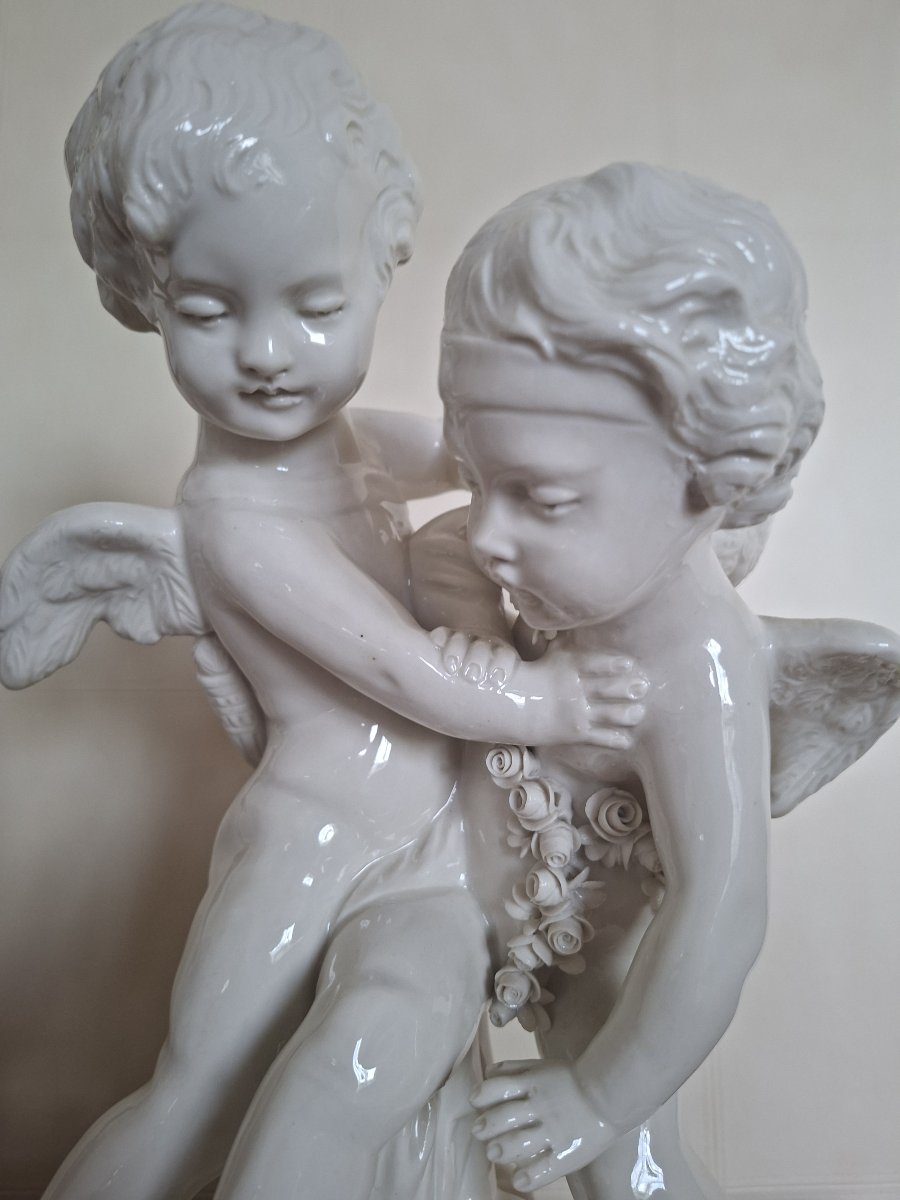 groupe d'angelots en porcelaine de Capodimonte d'après Falconnet-photo-2