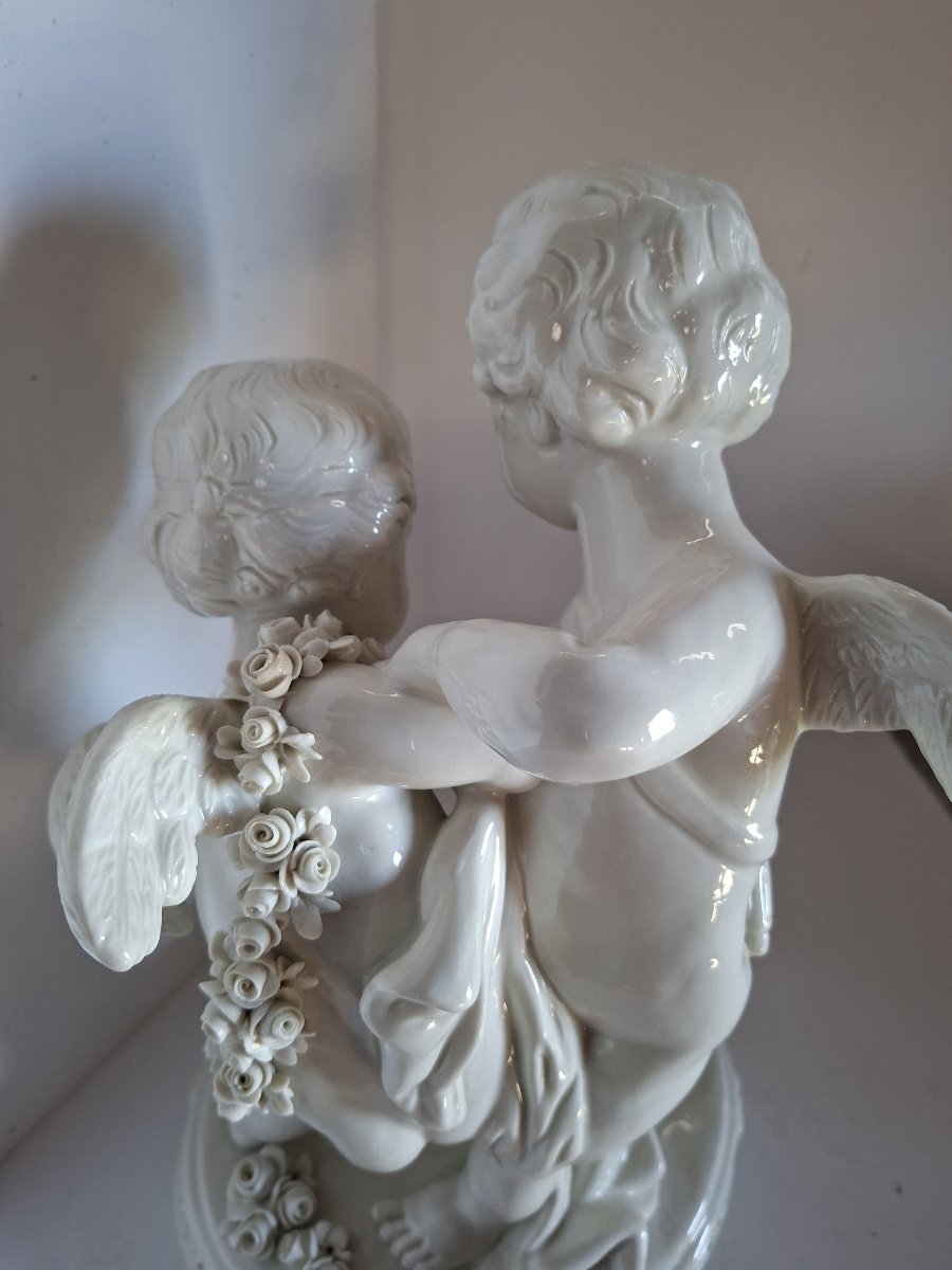 groupe d'angelots en porcelaine de Capodimonte d'après Falconnet-photo-5