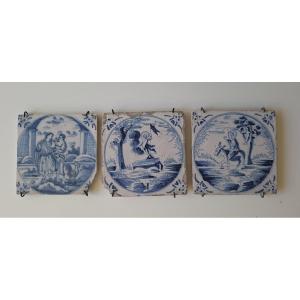 lot de trois carreaux de Delf du XVIII ème siècle à motif religieux