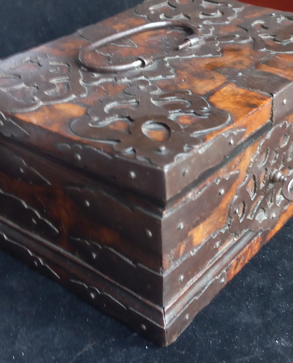 Coffret En Bois garni de pentures en fer-photo-3