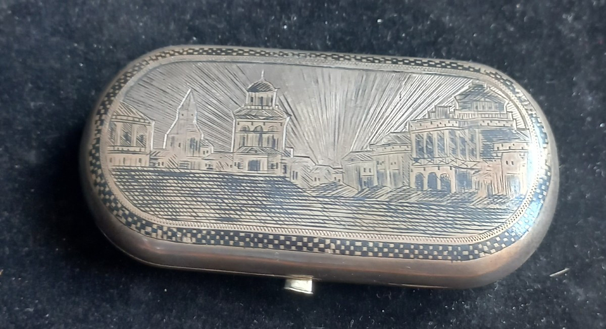 Tabatière Russe  en argent niellé de Moscou
