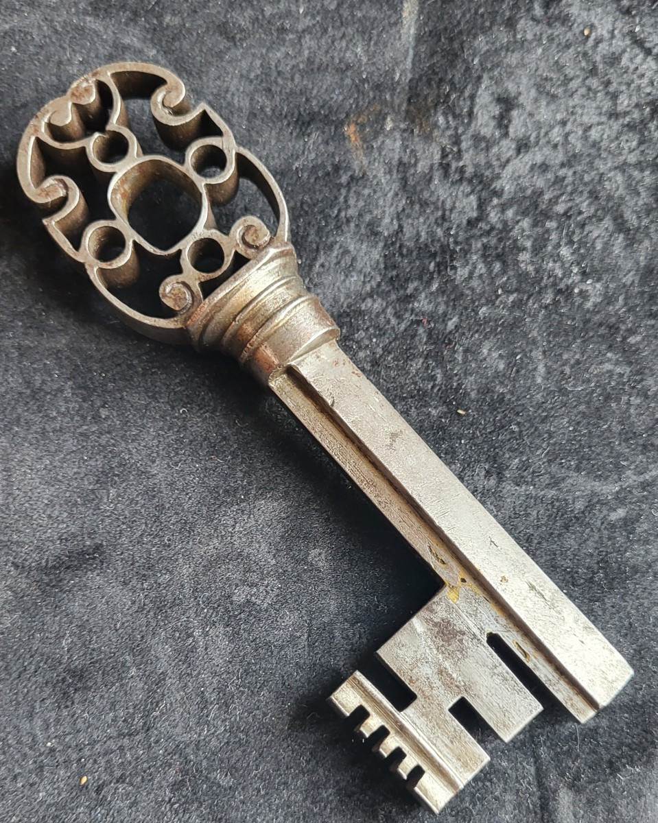 Clé Française En Fer Forgé Du XVIe Siècle -photo-4
