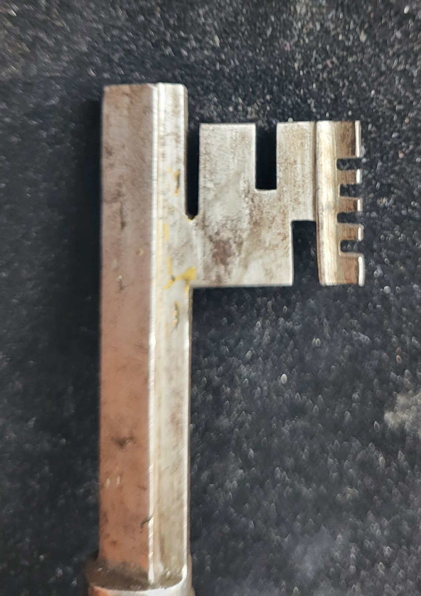 Clé Française En Fer Forgé Du XVIe Siècle -photo-3