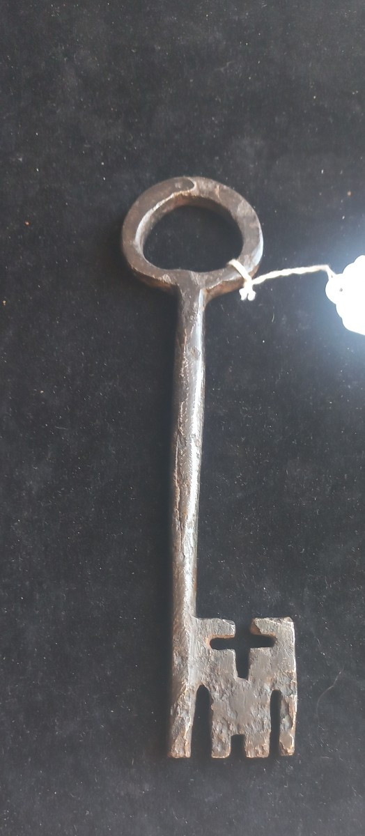 Clef En Fer Forgé Du XIVe Ou XVe Siécle 