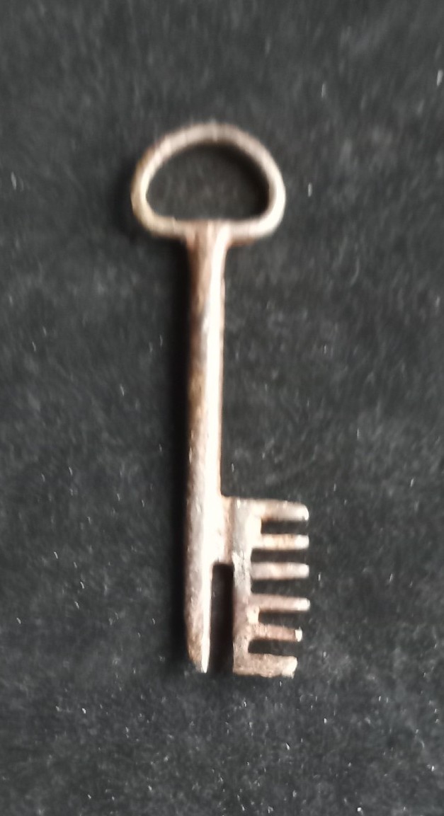Clef Médiévale à Panneton  En Rateau
