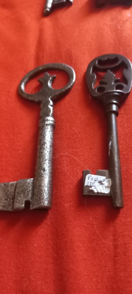 7 17h Century Wrought Iron Keys -photo-3