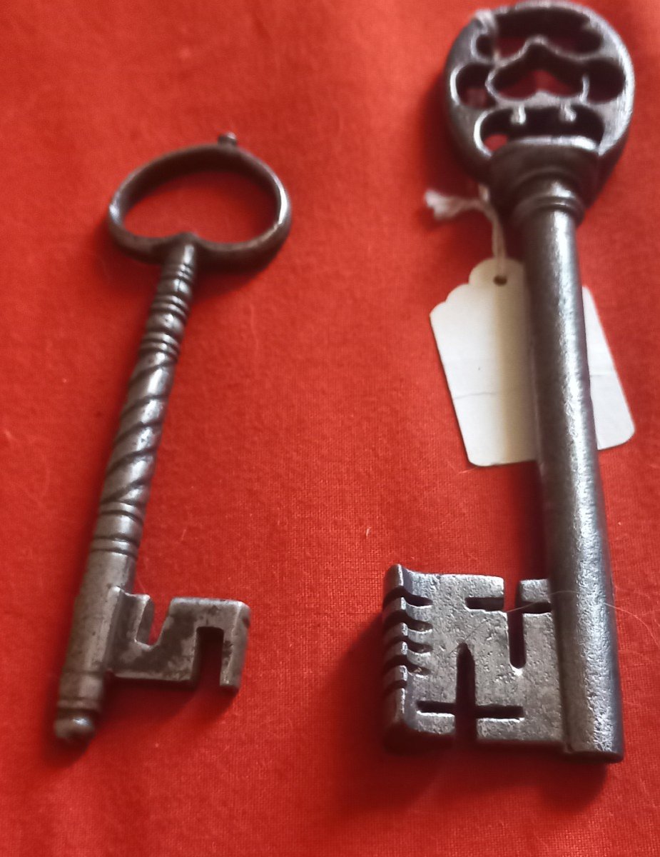 7 17h Century Wrought Iron Keys -photo-5