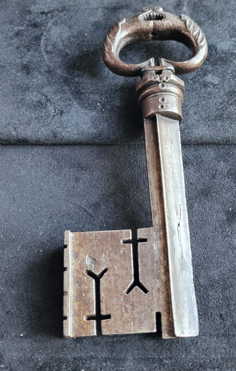 Master's  Lock With Its Key -photo-4