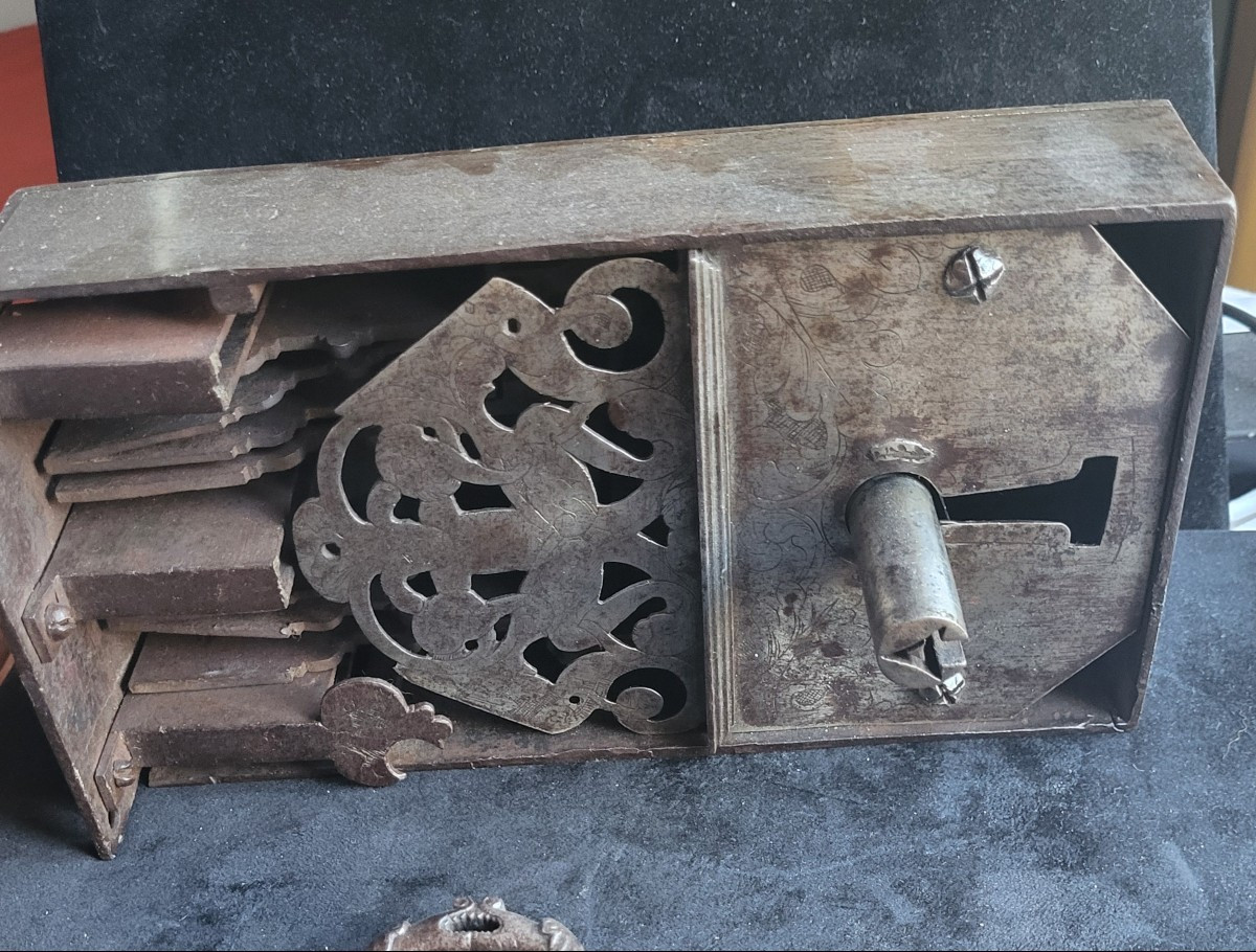 Master's  Lock With Its Key -photo-2