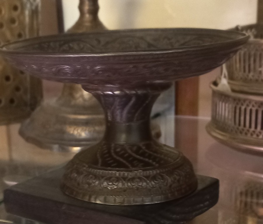 Coupe en fonte de fer gravé : la veillée  de Vénus -photo-3