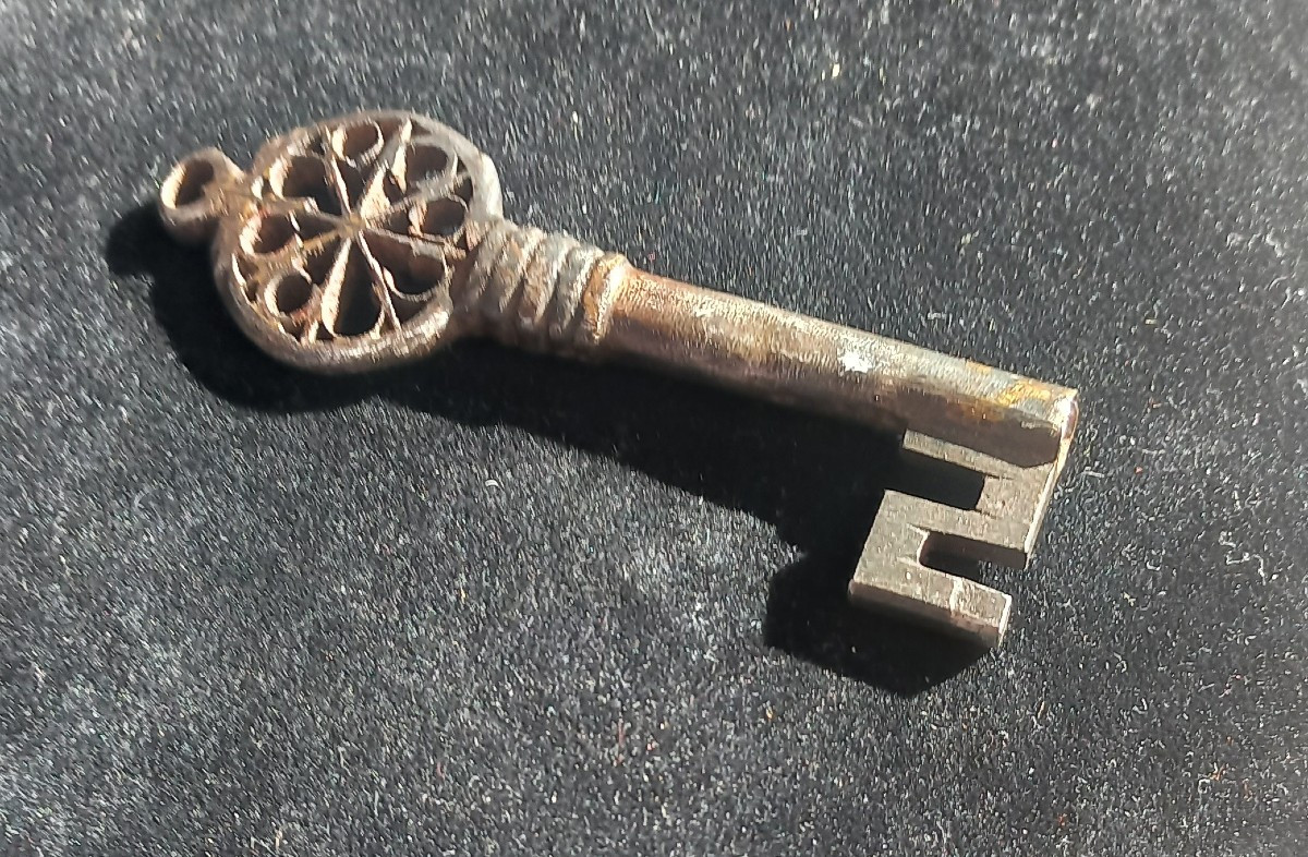 Wrought Iron Venetian Key From The 16th Century-photo-1