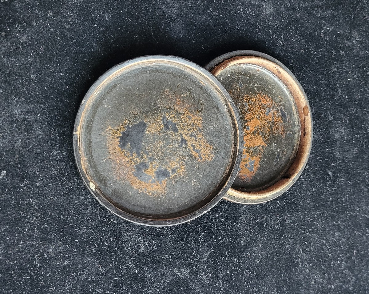 Round Painted Snuffbox With A Landscape With A River And Characters .-photo-2