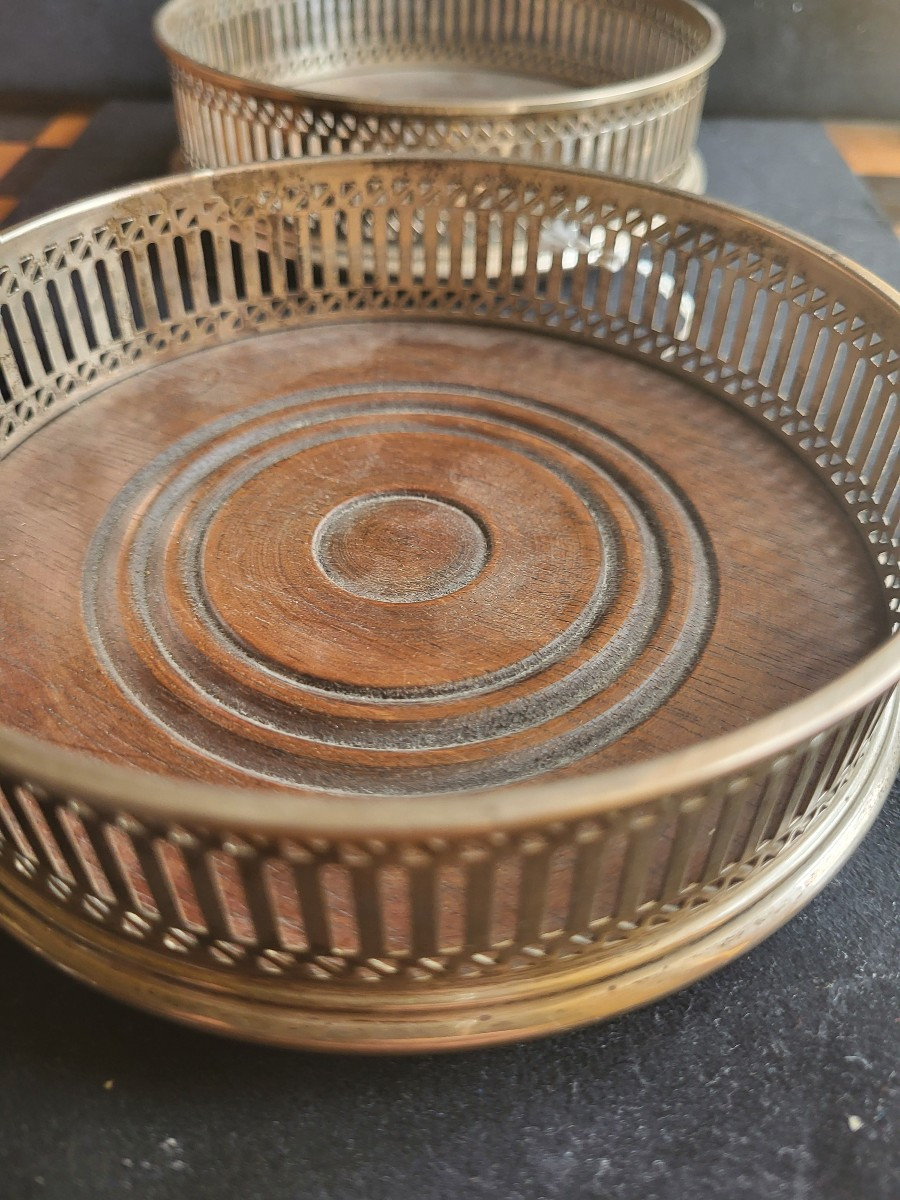 Paire de dessous de carafes en métal argenté-photo-2